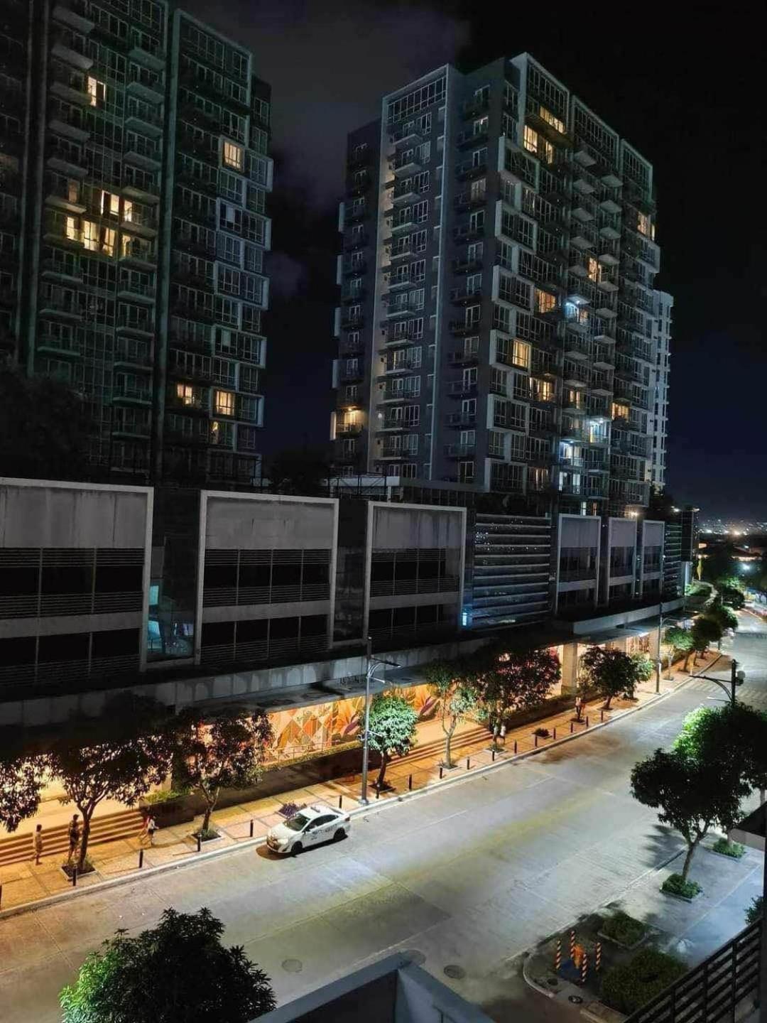 Апартаменты Modern And Cozy One Manchester Place In Mactan Newtown Мактан Экстерьер фото