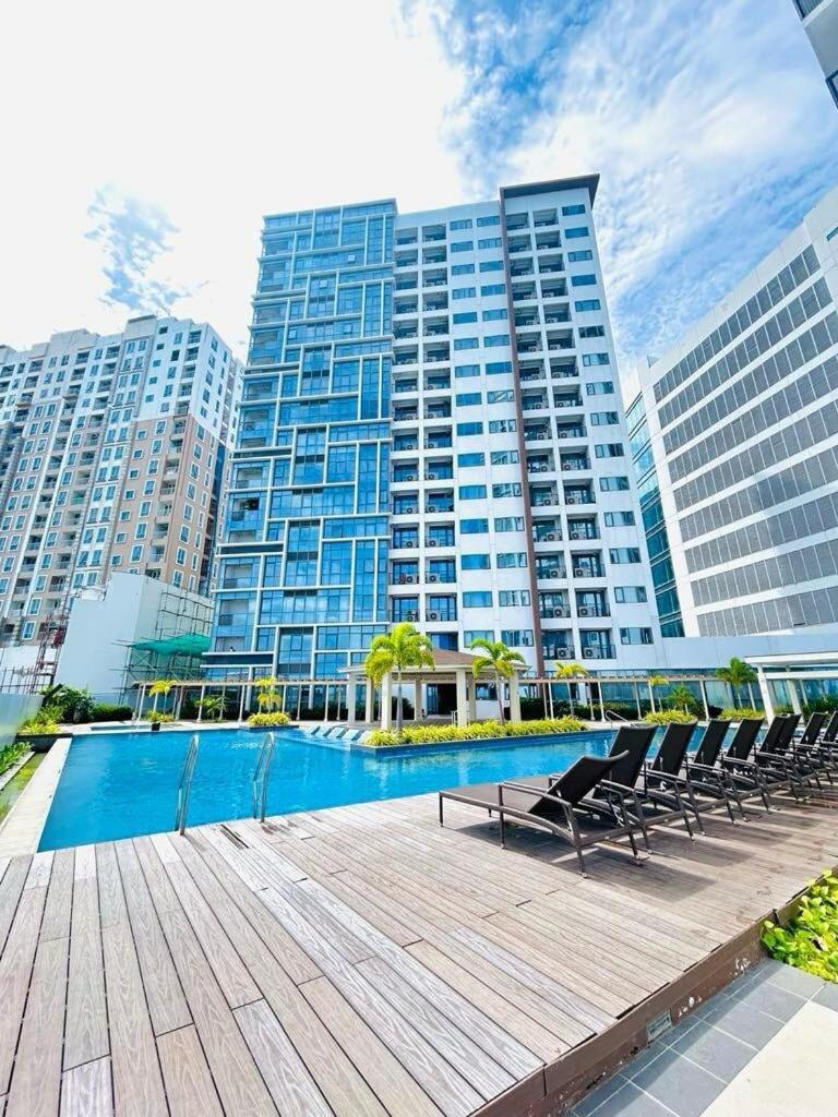 Апартаменты Modern And Cozy One Manchester Place In Mactan Newtown Мактан Экстерьер фото